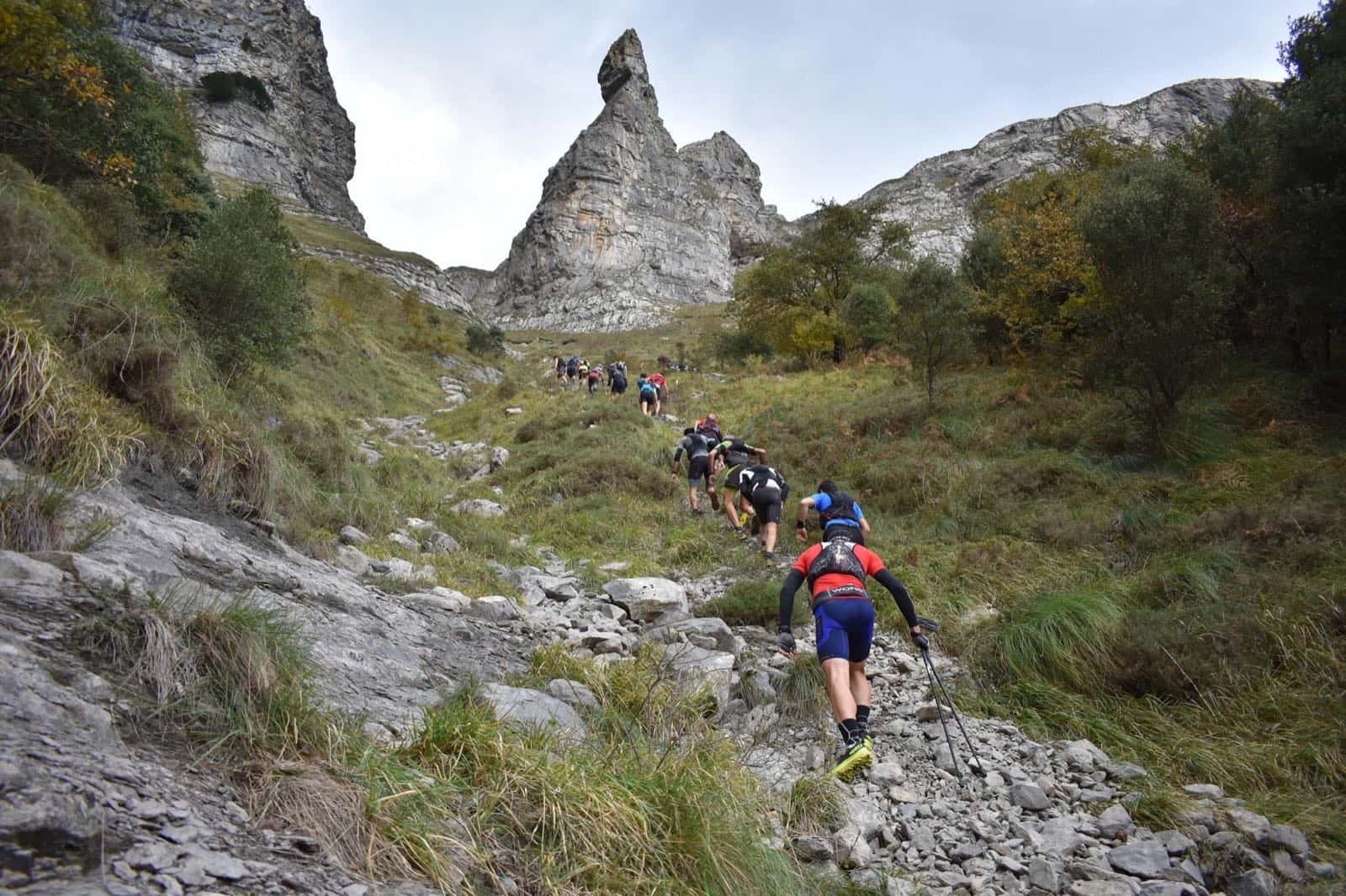 Korrikalariak mendiko bidexketan Gorobel mendilerroan